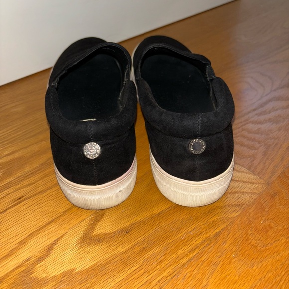 Steve Maddens black suede sneakers - Picture 3 of 6